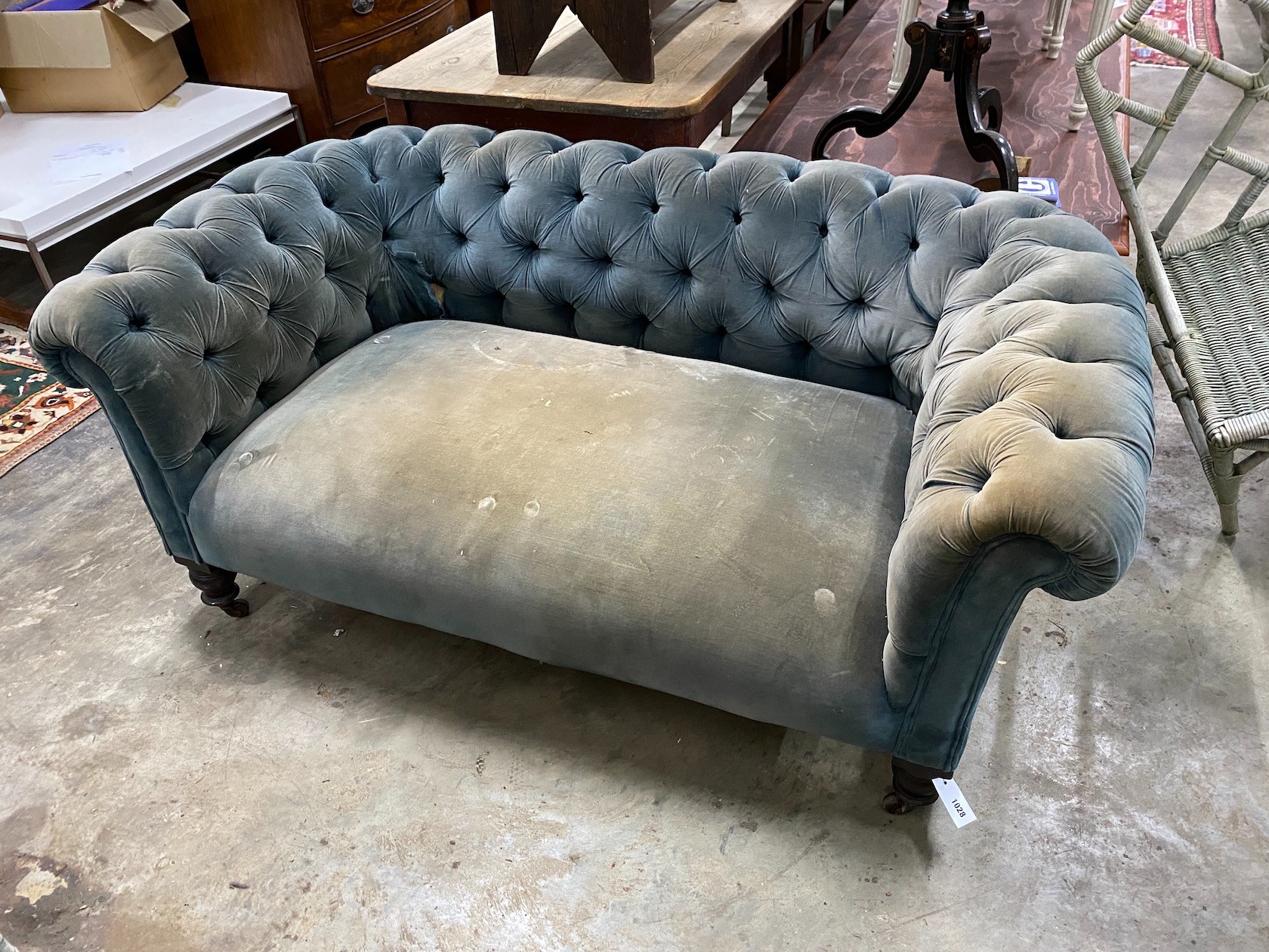 A late Victorian Chesterfield settee upholstered in buttoned blue fabric, length 160cm, depth 86cm, height 66cm